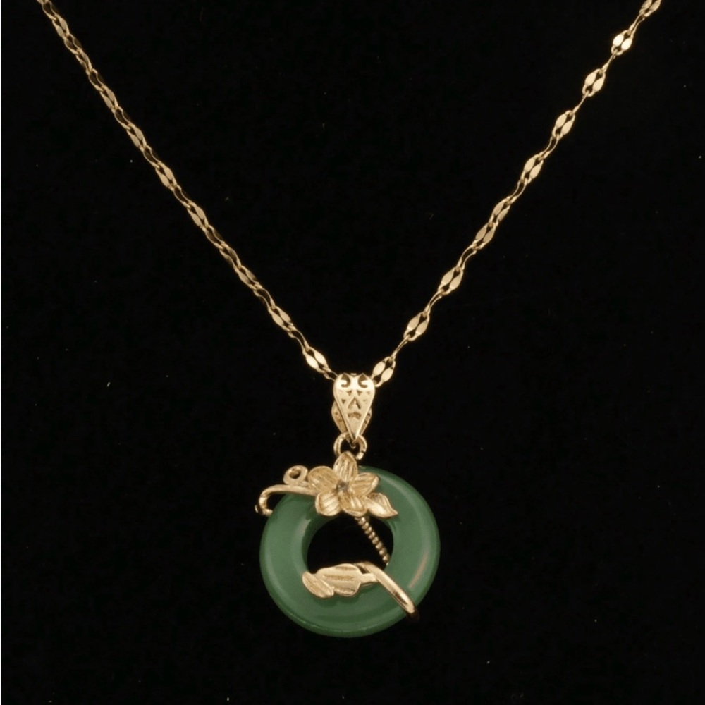 Elegant Gold and Green Necklace